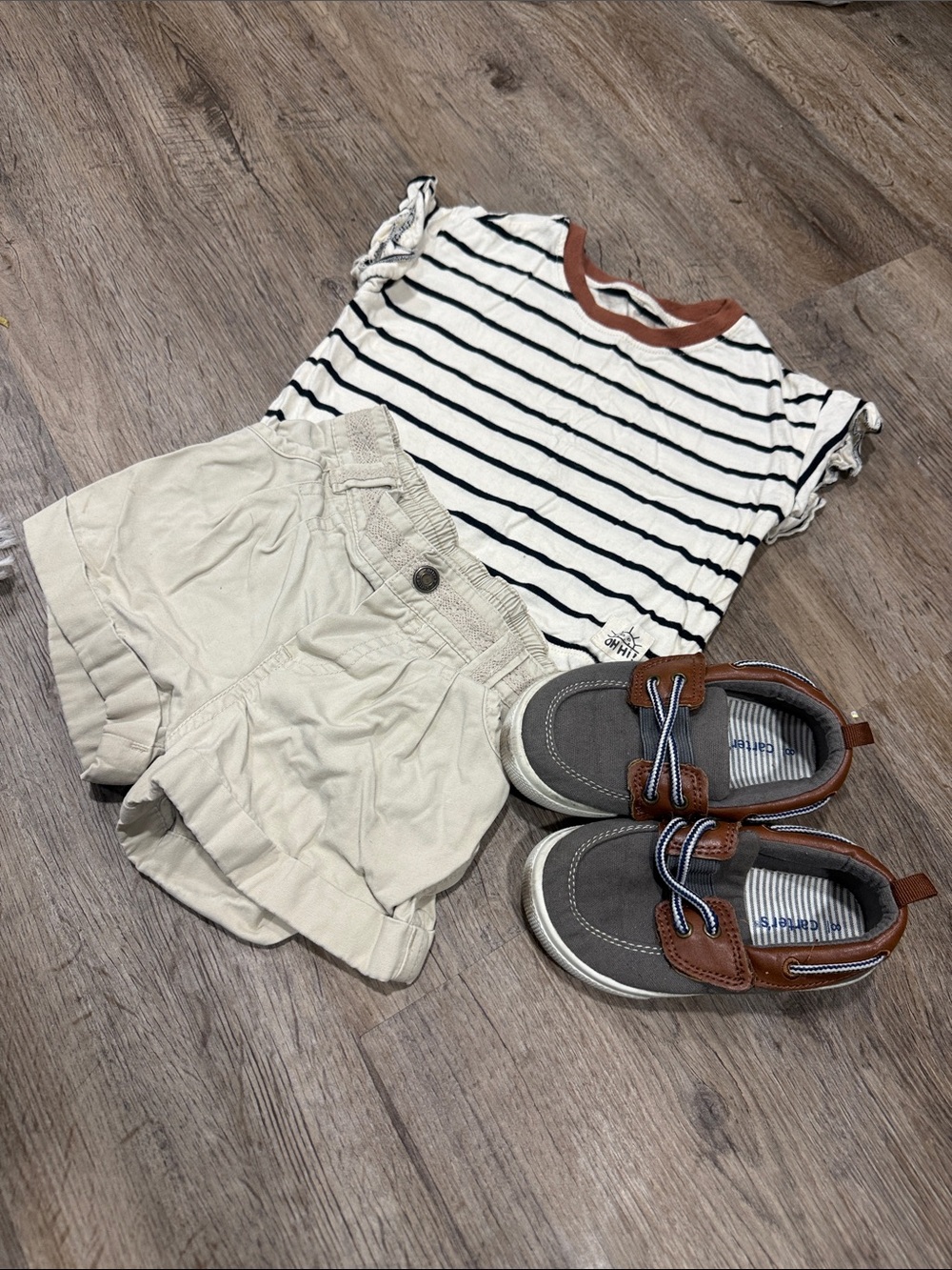 Carters 18m Little Girls set : Outfit w/ shoes , shirt , shorts , summer 18 m